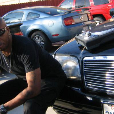 DJ Sadat Valentine presents Urban Mafia Radio - Breakbeat, Hiphop and Funky Beats DJ Sadat Valentine presents Urban Mafia Radio - Breakbeat, Hiphop and Funky Beats