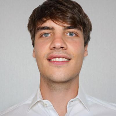 Riccardo De Nadai - Content Manager  di XFarm | 3 6 0 Face to Face