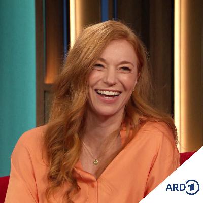 Schauspielerin Marleen Lohse im Sofa-Talk und mit Gesang am Mikro