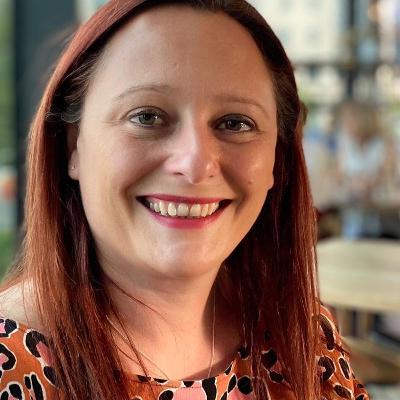 EPISODE 9 - FREELANCE JOURNALIST AND FREELANCE GURU - JENNY STALLARD