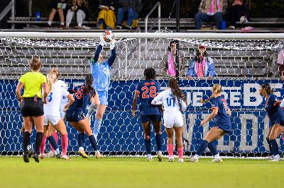 S4 Ep680: This Week in Auburn Soccer with Head Coach Karen Hoppa 10/22/24 S4 Ep680: This Week in Auburn Soccer with Head Coach Karen Hoppa 10/22/24