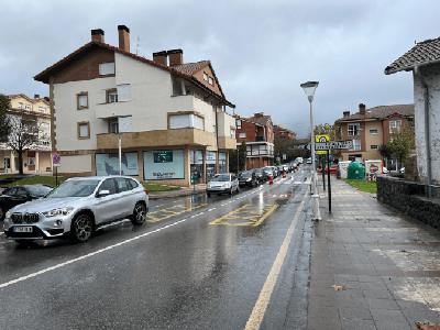 “Más de un kilómetro de coches cada día”: vecinos de Loiu denuncian atascos constantes por el tráfico escolar y laboral “Más de un kilómetro de coches cada día”: vecinos de Loiu denuncian atascos constantes por el tráfico escolar y laboral