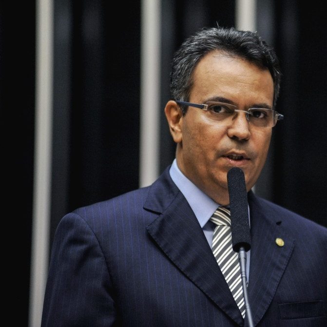 PROVOCANDO NAS ONDAS DO RÁDIO
