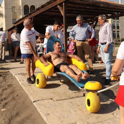 Más de 300 personas están disfrutando este verano del baño asistido en las playas de Rincón de la Victoria Más de 300 personas están disfrutando este verano del baño asistido en las playas de Rincón de la Victoria