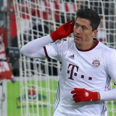 S2 EP18: Bundesliga returns,  Juve's new badge, Balotelli abuse latest + "Celtic Soul"