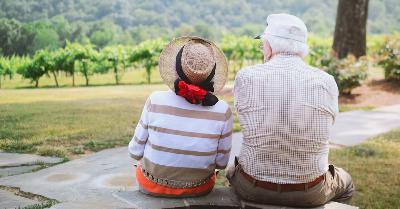Rapporto Svimez, nonni con la valigia