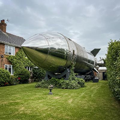 AstronautiCAST 18×29 – Il booster parcheggiato in giardino