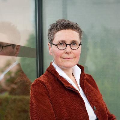 „Ihr kommt ums eigene Denken nicht herum“ – Angela Steideles Roman „Ins Dunkel“ „Ihr kommt ums eigene Denken nicht herum“ – Angela Steideles Roman „Ins Dunkel“