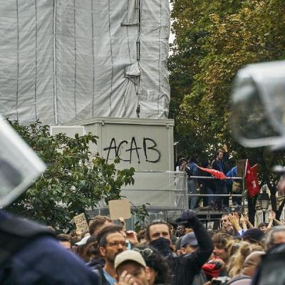 Détester la police 1/5 - On écrit sur les murs Détester la police 1/5 - On écrit sur les murs