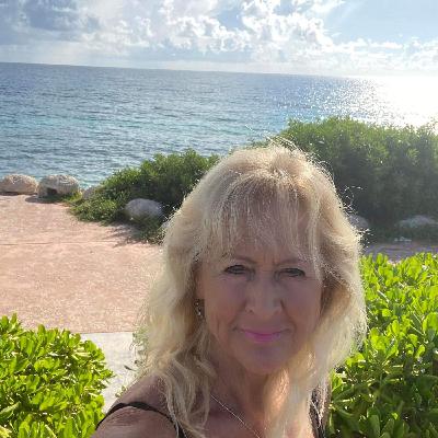 The Skin I'm In: Roxann Johnson, "Midnight and Sunshine"