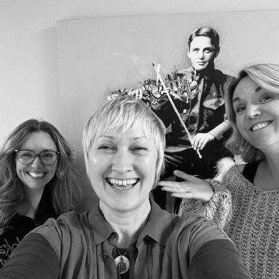 S8E2: Live Maria Roggen. Lek, kjepphester og å følge kicket. S8E2: Live Maria Roggen. Lek, kjepphester og å følge kicket.