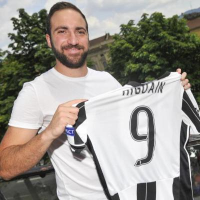 Il TRADIMENTO di GONZALO HIGUAÌN ||| Il trasferimento dal Napoli alla Juventus