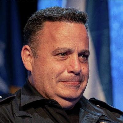 "הוא לא התערב בחקירה - הוא מנהל אותה" "הוא לא התערב בחקירה - הוא מנהל אותה"