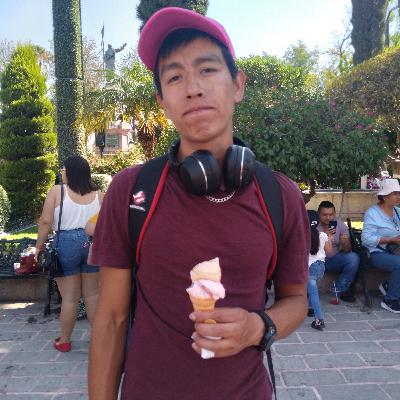 9. Charlando amenamente con turistas, visitando la 4° Feria Nacional de las Nieves 2023 en D.H., GTO