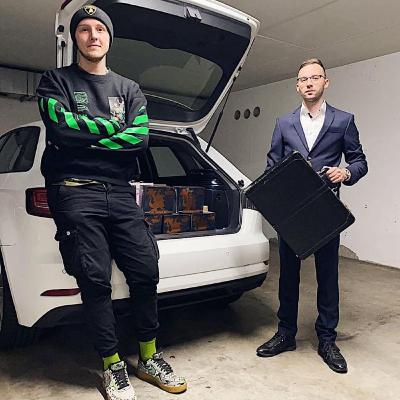 Jetzt wird´s Random - Reselling, mit "collectable_invest" und "_fustler_"