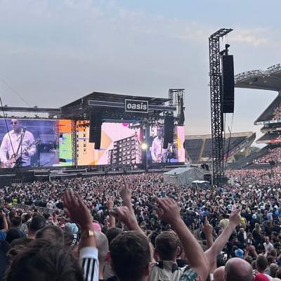 Oasis fans say it loud and sing it proud at Croke Park reunion