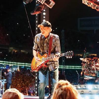 Chris Leuzinger - Garth Brooks' guitarist on the hits and on the road  - EP 39