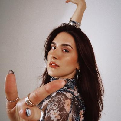 "Sin Pagar la Renta". Aura Carmín