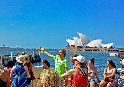 Join Cullen in part one of the I'm Free Sydney's Sight Seeing tour.