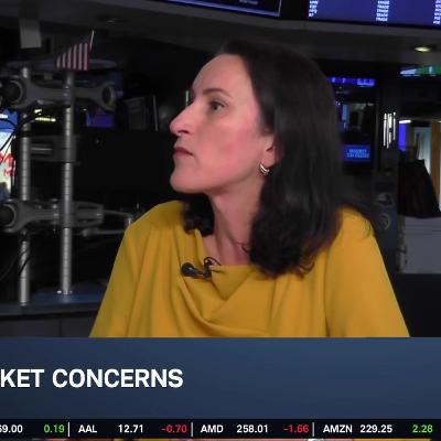 Consumer Confidence Dips, but Wealthier Shoppers May Boost Holiday Sales Consumer Confidence Dips, but Wealthier Shoppers May Boost Holiday Sales