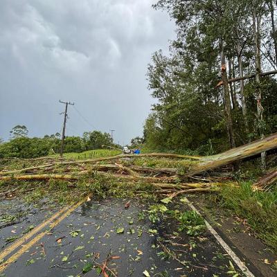 Moradores do Km 107 cobram resposta após quase 30 horas sem energia depois de temporal