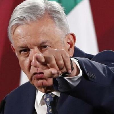 CON USTEDES: EL DICTADOR DE MÉXICO