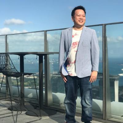 LIVE TO EAT : Ian Sim (1-Altitude)