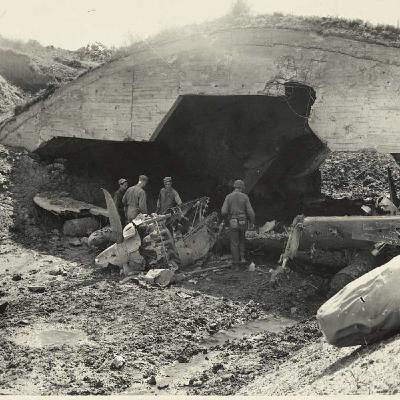 S8 Ep256: JET STREAMS, BAD WEATHER, AND THE FAILURE OF EARLY RAIDS Colleague James M. Scott. Hansel's precision strategy failed due to Japan's adverse weather and violent jet streams, which blew at 230 mph and ruined bomber accuracy. The B-29, which cost $3.7 billi