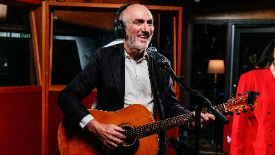 Paul Kelly covers Kylie Minogue's 'Did It Again' for Like A Version
