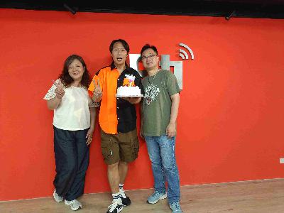 吹蠟燭再切蛋糕，台港都說「生日快樂」