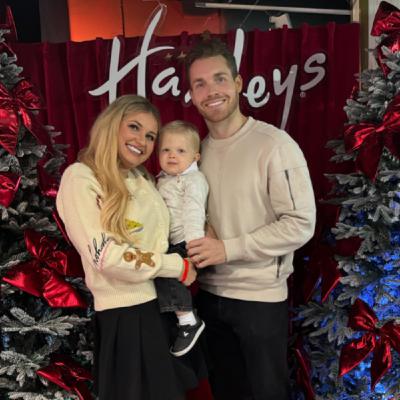 Amy Celebrates Christmas With Her Friends