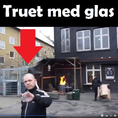 8. Frihedens Stemme overfaldet med glas ved Folkets Hus 8. Frihedens Stemme overfaldet med glas ved Folkets Hus