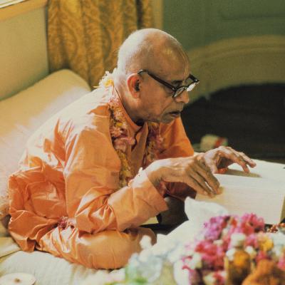 ЕС Сваям Бхагаван Кешава Свами - Книги Шрилы Прабхупады, помогают найти цель жизни ЕС Сваям Бхагаван Кешава Свами - Книги Шрилы Прабхупады, помогают найти цель жизни