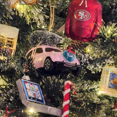 S6E8 Christmas Tradition