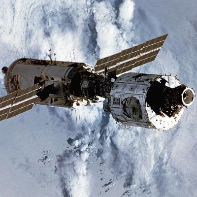 Apple va-t-elle pouvoir se passer des opérateurs grâce aux satellites ?