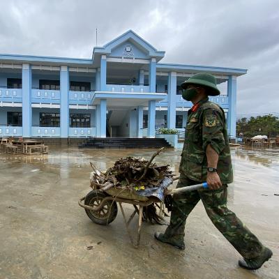 Tiêu điểm - Quân đội Nhân dân, điểm tựa vững chắc của Nhân dân vùng lũ Đắk Lắk