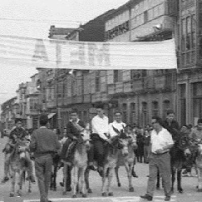 Relatos Urbanos - As festas da Xuventude dos anos 60 Relatos Urbanos - As festas da Xuventude dos anos 60