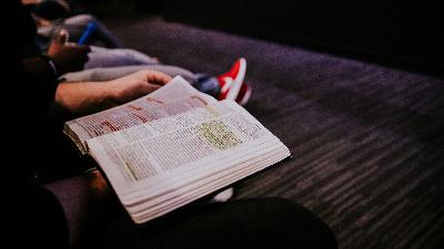 Bruke kun Bibelen i andaktsstunda? (E15 kristen barneoppdragelse) Bruke kun Bibelen i andaktsstunda? (E15 kristen barneoppdragelse)