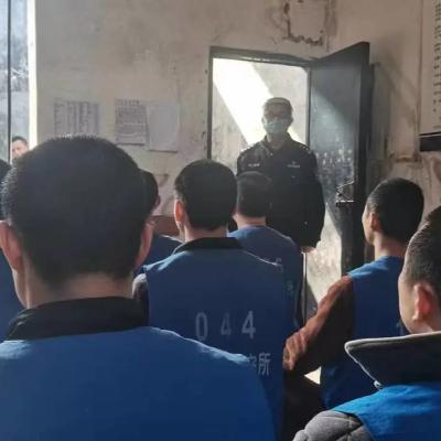 《二里半看守所》自序