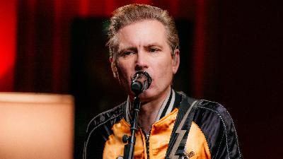 Franz Ferdinand cover Amyl and the Sniffers' 'U Should Not Be Doing That' for Like A Version Franz Ferdinand cover Amyl and the Sniffers' 'U Should Not Be Doing That' for Like A Version