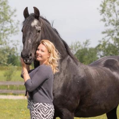 Gevoelige Kwesties Podcast - #43 Marjolijn vertelt hoe de wijsheid van paarden jou kan helpen. Gevoelige Kwesties Podcast - #43 Marjolijn vertelt hoe de wijsheid van paarden jou kan helpen.