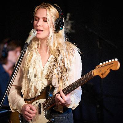 Episode 73: Natalie Bergman Episode 73: Natalie Bergman