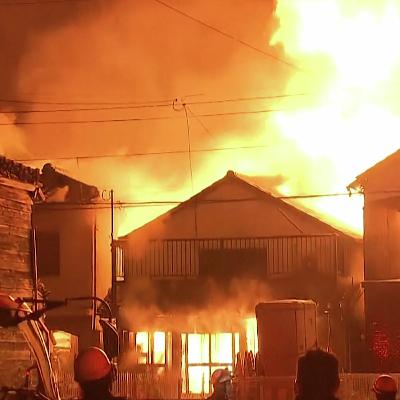 Massive fire rips through neighbourhood in Japan