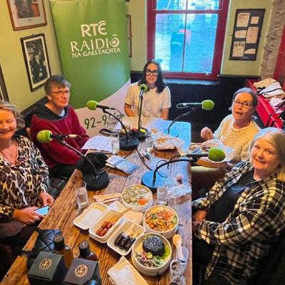 Helena Uí Churráin, Peadar Ó Fionnáin agus Siobhán Ní Ghairbhith.