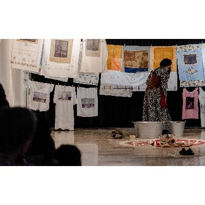 Tuli Mekondjo‘s art performance „Ousie Martha“ Tuli Mekondjo‘s art performance „Ousie Martha“