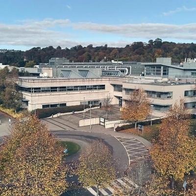 An tOllamh Michael Ó Dochartaigh, Iarr cheann roinne, scoil na tréidliachta i gColáiste Ollscoile Bhaile Cliath. An tOllamh Michael Ó Dochartaigh, Iarr cheann roinne, scoil na tréidliachta i gColáiste Ollscoile Bhaile Cliath.