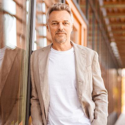 #054 - Raus aus der Festanstellung: Dein Weg in die Selbstständigkeit #054 - Raus aus der Festanstellung: Dein Weg in die Selbstständigkeit