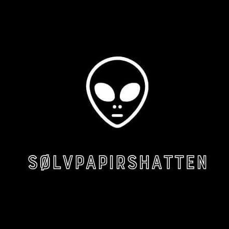 Sølvpapirshatten af OSR879 - SDU RADIO - Emilie Søndergaard Christiansen og Cecilie Boeriths
