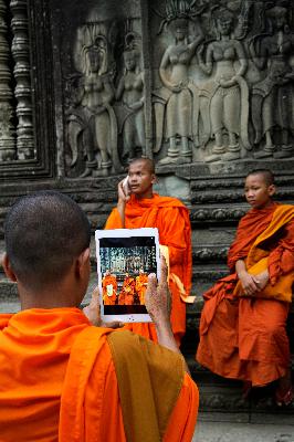 Living simply in a complex world: how modern monks navigate AI, social media, and climate change Living simply in a complex world: how modern monks navigate AI, social media, and climate change