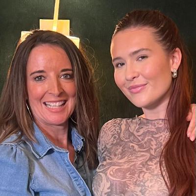 Mimi Webb: Supporting Tate McRae on Tour, Confessions and Make Up Bags